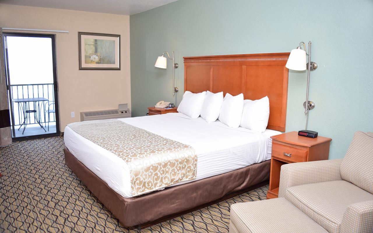 Beachfront Hotel Хоутон-Лейк Экстерьер фото