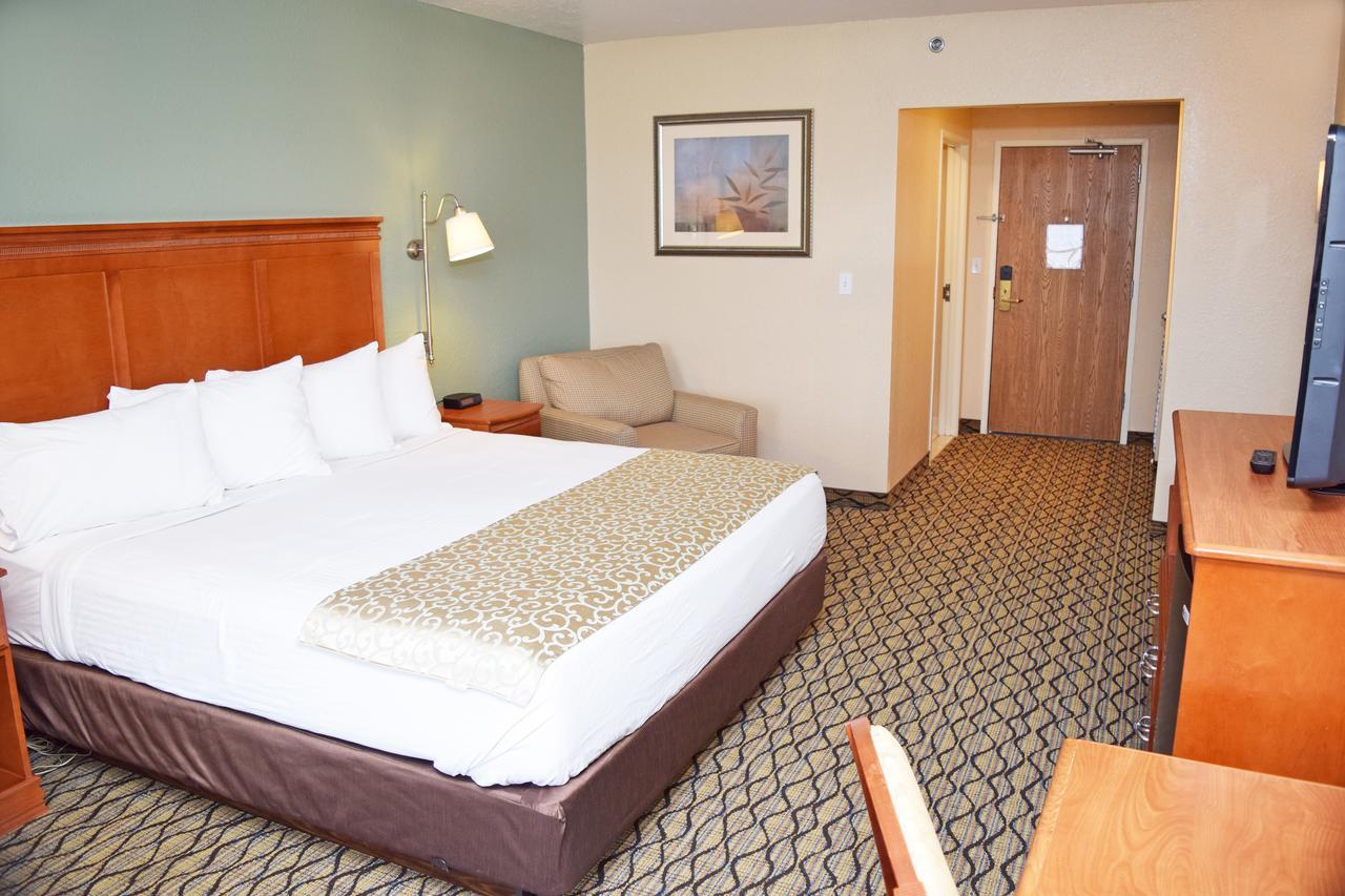 Beachfront Hotel Хоутон-Лейк Экстерьер фото
