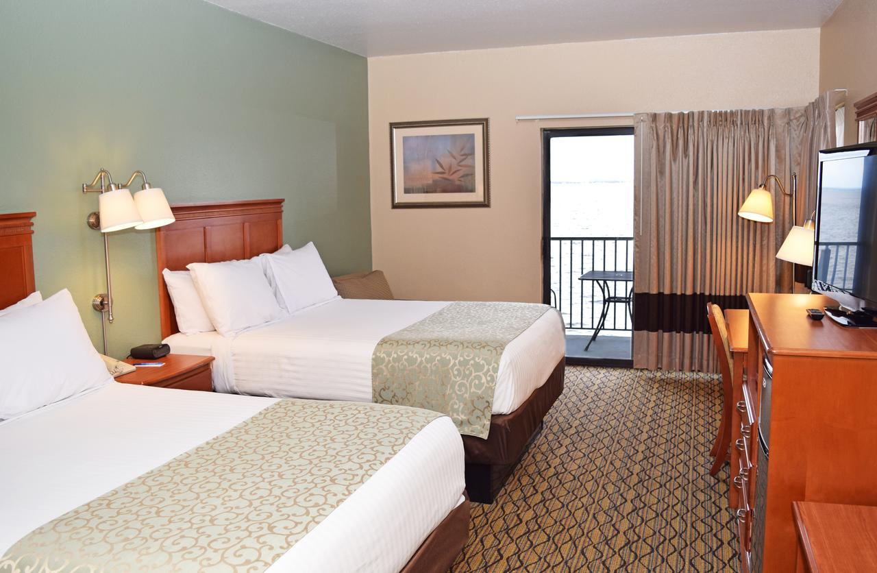 Beachfront Hotel Хоутон-Лейк Экстерьер фото