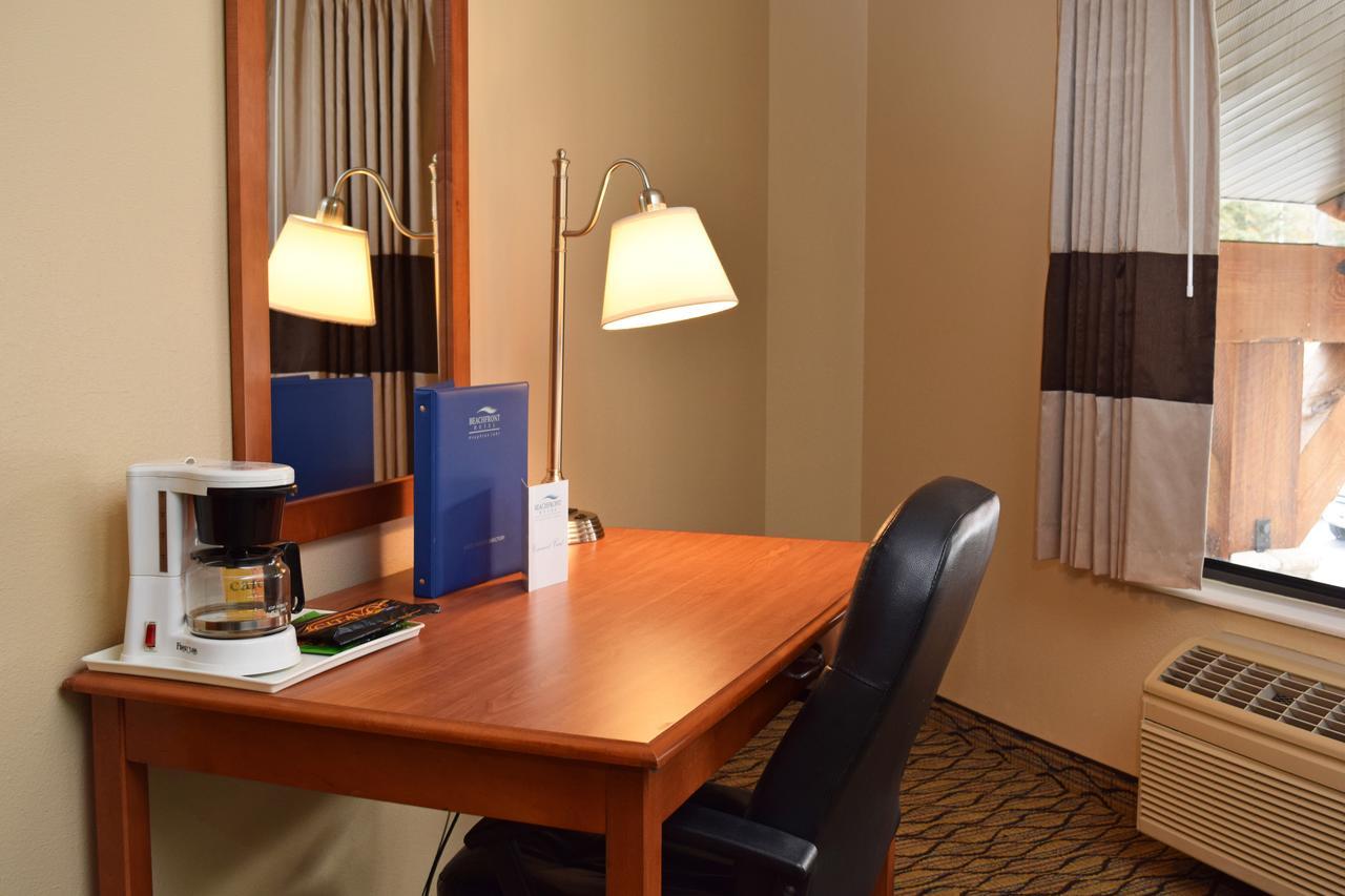 Beachfront Hotel Хоутон-Лейк Экстерьер фото