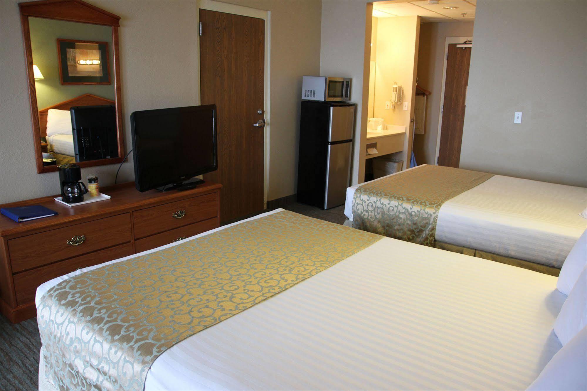 Beachfront Hotel Хоутон-Лейк Экстерьер фото
